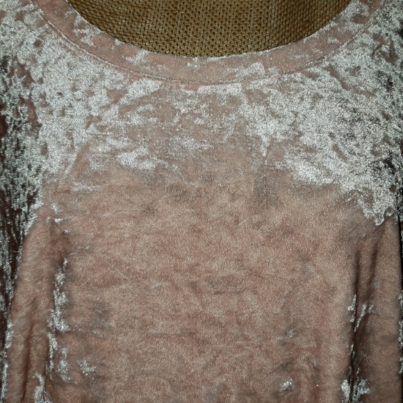 BEAUTIFUL VELVET TOP NWT - Picture 2 of 3